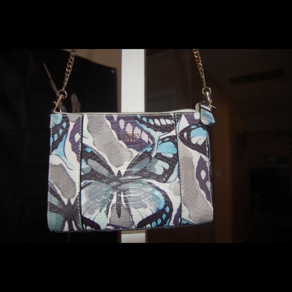 Guess Crossbody Purse (BRAND NEW)
